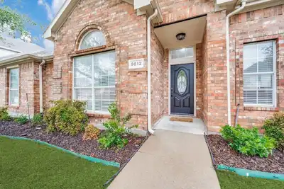 Image de Belle maison 4br / 2ba entièrement meublée à Frisco, Tx