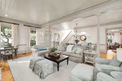 Image de Quatre suites King, piscine privée, nouvellement décorées en 2018