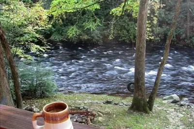 Image de Bushkill Creek Waterfront Chalet - Réduction offerte pour les 27\/06\/30\/2019!