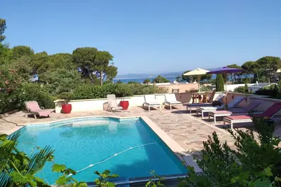 Image de Au Brusc, Villa avec Piscine, 500m de la plage et du port, vue Mer, 14 personnes