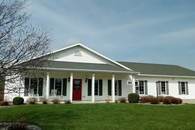 Image de Just Like Home, chambres privées, pour 16 personnes (Pas de lits superposés), 13 Miles To Lambeau