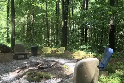 Image de Idéal pour les familles près de Mohican - meublé 3 Br avec terrasse et un foyer