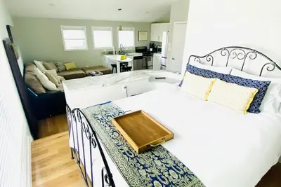 Image de Grand studio privé nouvellement construit à Arlington