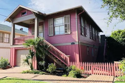 Image de Pink Flamingo Beach Cottage- Galveston Island, Ă pied de la plage / vue sur la plage