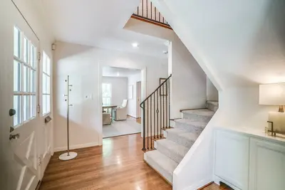 Image de Belle maison 4br à University Park - Grande cour arrière!