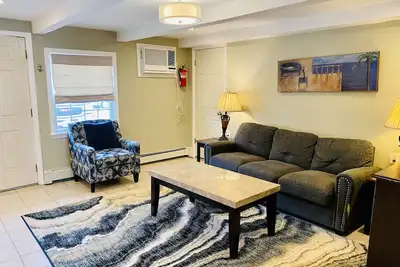 Image de Minutes de la plage et de la promenade, notre 2 Br est maintenant disponible Ă nos meilleurs prix!
