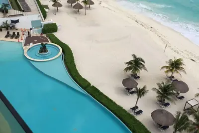 Quieres Pasarla Bien En Cancun? Quieres Tener Vista Al Hermoso Mar? Aca Lo Tiene