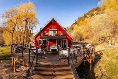 Image de Beau, grand et charmant chalet - Retraites familiales - Venez nous rendre visite cet été! ! !