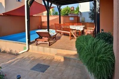 Image de 3 Br Og Appartement avec piscine Ă Tribunj