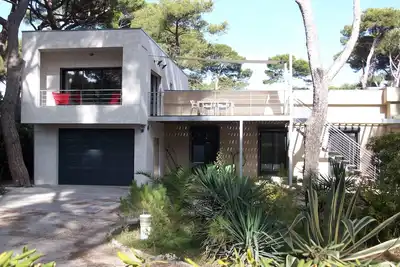 Image de Maison avec Jardin sur Presqu’ile de Giens en bord de mer face à Porquerolles
