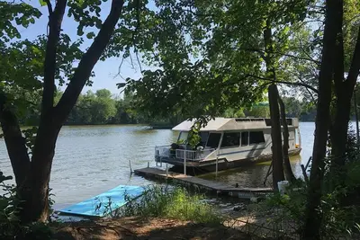 Image de Péniche sur la rivière Grand sur un terrain boisé privé