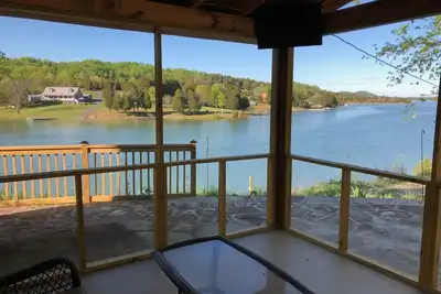 Image de * Nouvelle Liste * Retraite dans la cabine avant du lac Douglas avec rampe de mise à l'eau et ponton privé