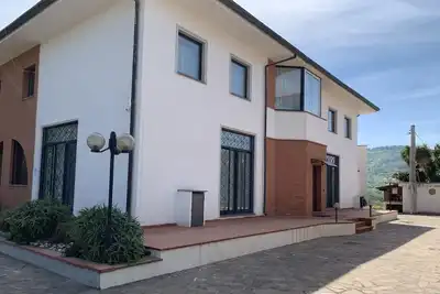 Image de Grand appartement dans villa avec piscine