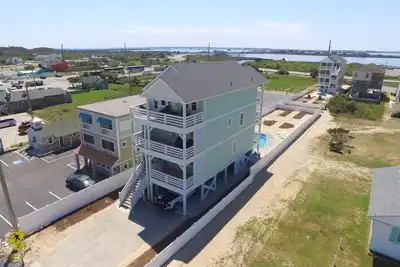 Image de 2019 Tout neuf * Semi-bord de mer * Piscine privée * Ascenseur en face de la jetée des Jeanettes