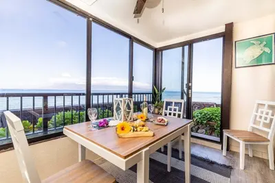 Image de Superbe unité de coin au rez-de-chaussée au bord de l'océan Maui Kai 108!