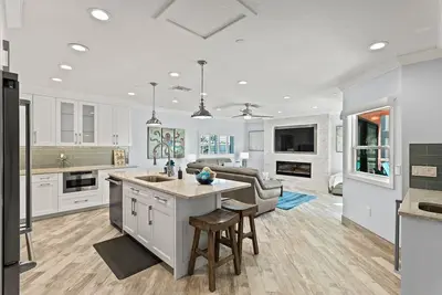 Image de Unique en son genre, tout neuf, luxueux Beach Chato Condo. . . À quelques pas de la plage