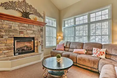 Image de Nouveau-Maison en rangée familiale à pied du lac Big Boulder et du mont
