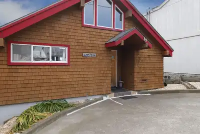 Image de Seas The Day est situé dans le village de Dillon Beach.