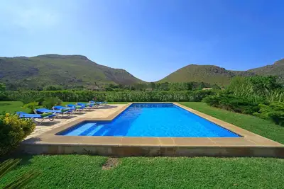 Image de Charmante villa avec piscine à distance de marche de la plage!
