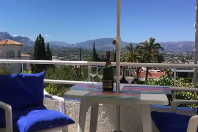 Image de Albir Appartement dans maison avec piscine communautaire, balcon avec vue sur la montagne et la mer