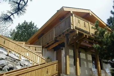 Image de Location Chalet En Bois Grand Terrain OMBRAGÉ www. location-chalet-les-angles. fr