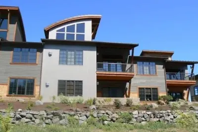 Image de Noir Rock- Bellerive Maison de ville dans Riverstone sur la rivière Spokane