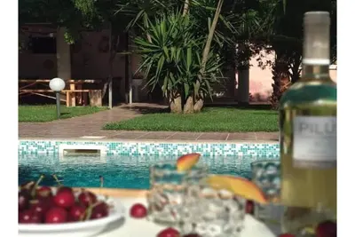 Image de Villa rustique avec piscine privée