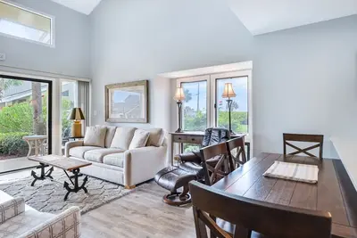 Image de Complètement \"nouveau\" condo avec deux suites King