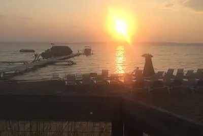 Image de Condo en bord de mer avec plage dans la baie est - vue directe sur la péninsule Old Million.