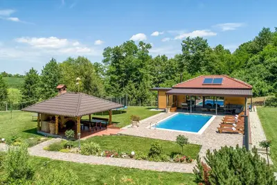 Image de Belle maison Ă Kelemen avec sauna