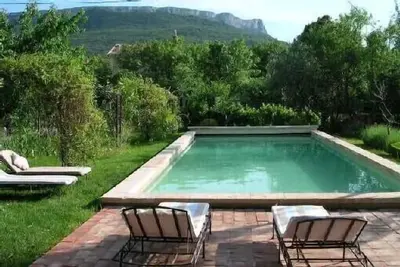 Image de Bastide avec piscine et parc arboré privés proche Aix en Provence