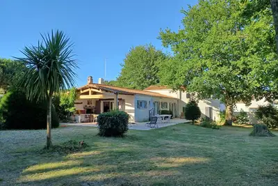 Image de Maison familiale sur grand terrain arboré à 2 kms de la plage