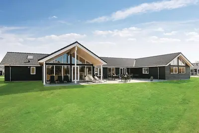 Image de Belle maison à Grenaa avec sauna