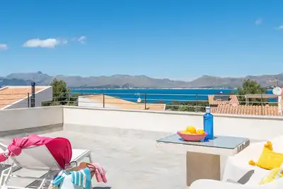 Image de Villa moderne avec piscine et vue fantastique sur la mer