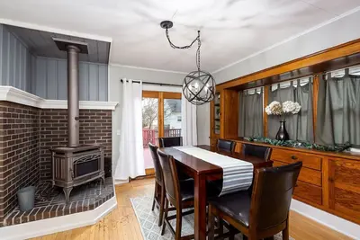 Image de Classic Lansing Home: au milieu de tout