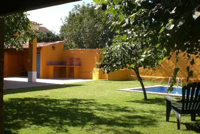Image de Recently restored rural cottage is in a typical Ribatejo village