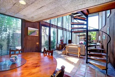 Image de 5br / 3ba Midcentury de Home Moderne 50 Yards De La Plage, Lifeguard Pres. Piscine & Jacuzzi