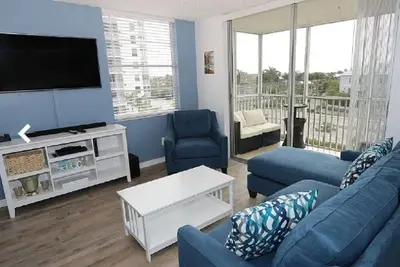 Image de Superbe! Juste rénové, vue partielle sur le golfe, promenade jusqu'à la plage, pour 4 personnes