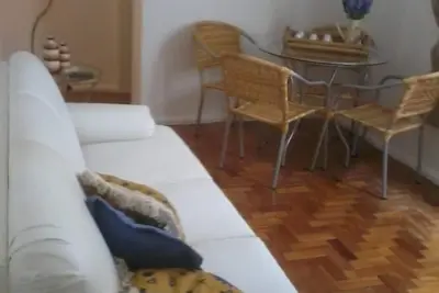 Image de Appartement confortable à 20 mètres de la plage, près des kiosques.