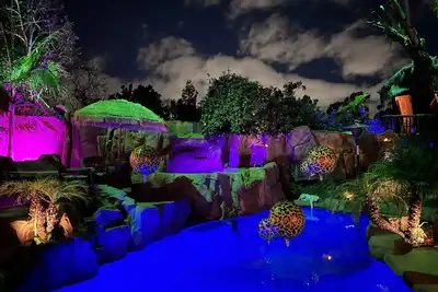 Image de The Enchanted Manor- A Magical Invisible Oasis- Paradise! !