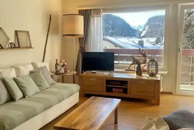 Image de Appartement confortable et bien fini avec vue sur la vallée - Engadina \/ Celerina