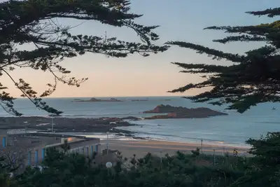 Image de Maison de caractère à 30 M de la plage. Emplacement Exceptionnel! ! !