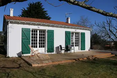 Image de Villa au calme sur 1300 m² en bordure de foret à 1200 m d'une plage sauvage