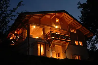 Image de Grand Chalet Pied des Pistes : 7 Chambres, Spa, Sauna, Salle Fitness 16\/18 pers.