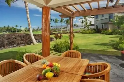 Image de Luxueux et privé de 3 chambres / 3-Bath Lotissement Sur Le parcours Sud Lani Mauna