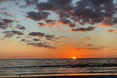 Image de Grand 1br / 1ba Condo sur la plage sur Indian Shores Beach 4 personnes confortablement