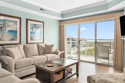 Image de Belle Bayfront Condo avec une vue spectaculaire sur la baie et le coucher de soleil Cs 203
