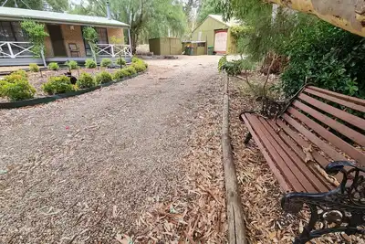 Image de Jacaranda Cottage. Lit et petit déjeuné. Salle de Spa privée. Animaux acceptés