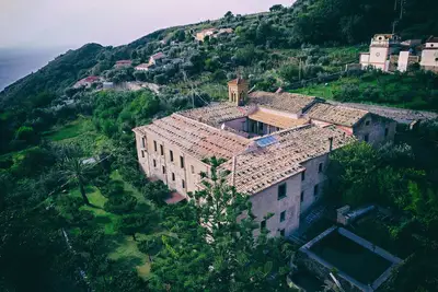 « Ex Convento | maison avec jardin » est dans un bel ancien couvent du 17ème siècle.
