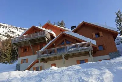 Image de Oz\/Alpe d'Huez 250m pistes, jusqu'Ă 25pers, Jacuzzi, chambres avec salle de bain